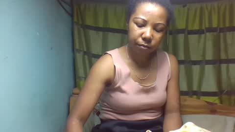 viviane0812 online show from 09/29/25, 12:27