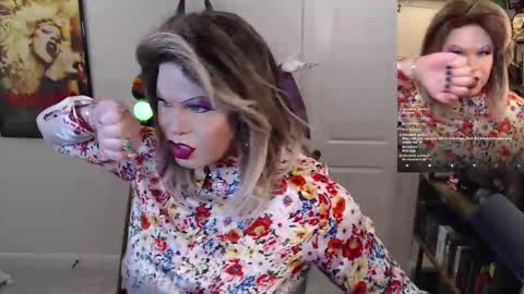 Snapshot of vivianfrost chatting on 09/26/25, 02:37 VivianFrosty online show from 09/26/25, 02:37