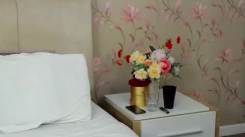 Vivian online show from 12/18/24, 11:02