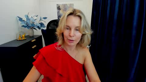Snapshot of vivianlirei chatting on 09/19/25, 11:33 Sinti online show from 09/19/25, 11:33