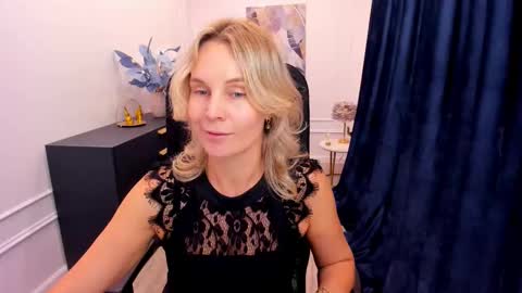 Snapshot of vivianlirei chatting on 09/25/25, 11:36 Sinti online show from 09/25/25, 11:36