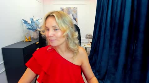 Snapshot of vivianlirei chatting on 09/28/25, 11:37 Sinti online show from 09/28/25, 11:37