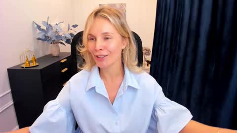 Snapshot of vivianlirei chatting on 10/01/25, 12:33 Sinti online show from 10/01/25, 12:33