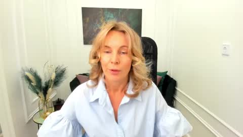 Snapshot of vivianlirei chatting on 07/04/26, 04:29 Sinti online show from 07/04/26, 04:29