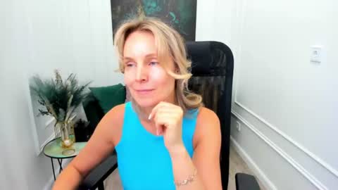 Snapshot of vivianlirei chatting on 07/14/26, 10:21 Sinti online show from 07/14/26, 10:21