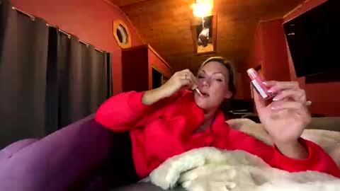 VivianLuxe online show from 10/17/25, 02:59