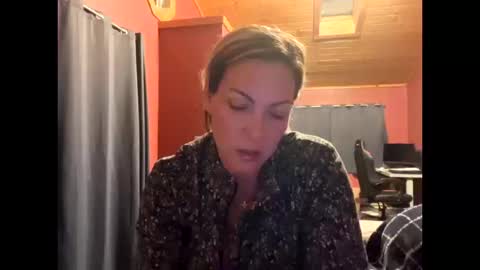 VivianLuxe online show from 10/18/25, 05:32