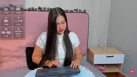 Vivian online show from 09/17/25, 12:07