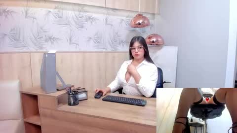 Vivian online show from 11/11/25, 12:16