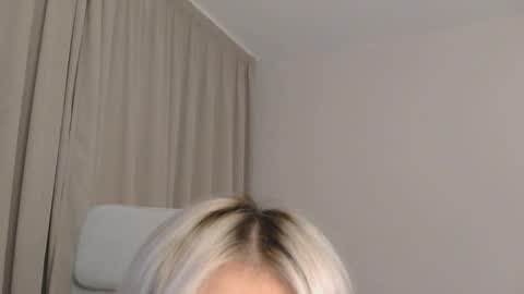 vivianwinters online show from 11/16/25, 09:20