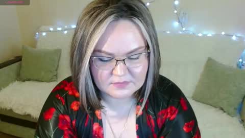 Snapshot of vivien__wet chatting on 02/02/25, 02:45 Vivien online show from 02/02/25, 02:45