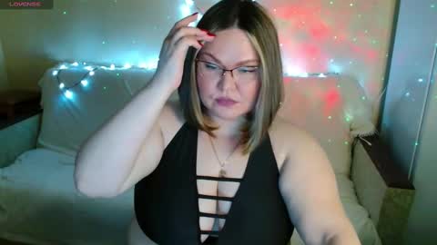 Snapshot of vivien__wet chatting on 03/02/25, 08:29 Vivien online show from 03/02/25, 08:29