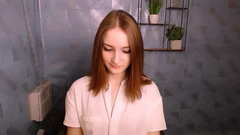 Snapshot of vivienalles_ chatting on 12/01/24, 04:29 vivienalles_ online show from 12/01/24, 04:29