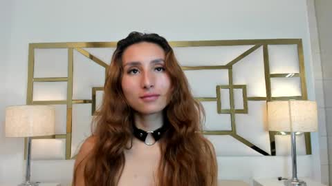Snapshot of vivieneluxe chatting on 06/07/26, 04:33 Viviene online show from 06/07/26, 04:33