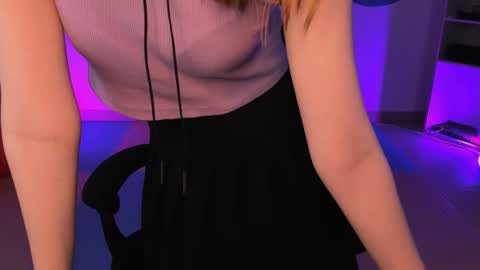 Snapshot of vivienleeigh chatting on 12/03/24, 04:17 Vivien online show from 12/03/24, 04:17