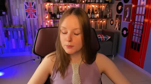 Snapshot of vivienleeigh chatting on 12/05/24, 01:17 Vivien online show from 12/05/24, 01:17