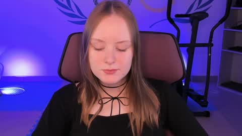 Snapshot of vivienleeigh chatting on 12/14/24, 01:27 Vivien online show from 12/14/24, 01:27