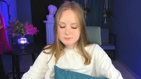 Snapshot of vivienleeigh chatting on 12/18/24, 01:23 Vivien online show from 12/18/24, 01:23