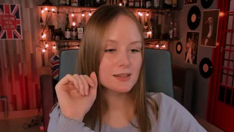 Snapshot of vivienleeigh chatting on 12/24/24, 07:44 Vivien online show from 12/24/24, 07:44