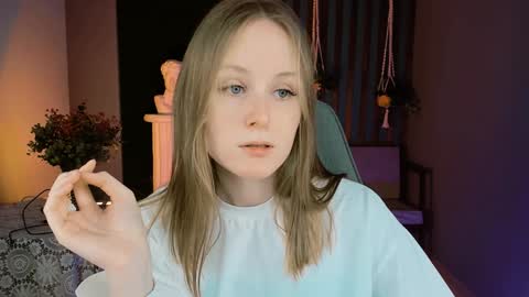 Snapshot of vivienleeigh chatting on 12/25/24, 01:09 Vivien online show from 12/25/24, 01:09