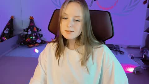 Snapshot of vivienleeigh chatting on 12/27/24, 02:47 Vivien online show from 12/27/24, 02:47