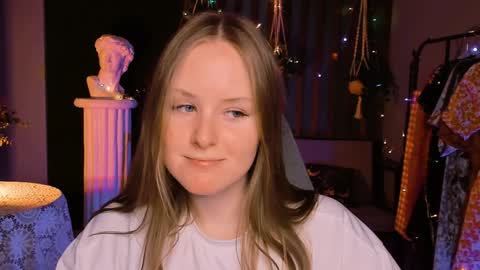 Snapshot of vivienleeigh chatting on 12/28/24, 01:17 Vivien online show from 12/28/24, 01:17