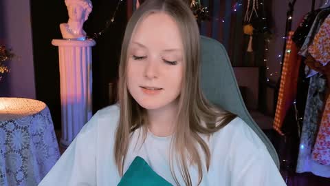 Snapshot of vivienleeigh chatting on 12/28/24, 07:22 Vivien online show from 12/28/24, 07:22