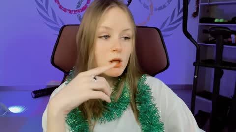 Snapshot of vivienleeigh chatting on 12/31/24, 05:11 Vivien online show from 12/31/24, 05:11