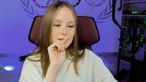 Snapshot of vivienleeigh chatting on 12/31/24, 08:15 Vivien online show from 12/31/24, 08:15