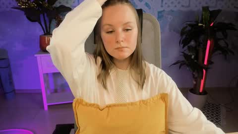 Snapshot of vivienleeigh chatting on 01/08/25, 01:20 Vivien online show from 01/08/25, 01:20