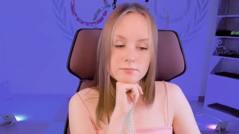 Snapshot of vivienleeigh chatting on 01/09/25, 04:06 Vivien online show from 01/09/25, 04:06