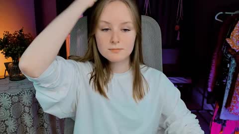 Snapshot of vivienleeigh chatting on 01/10/25, 01:09 Vivien online show from 01/10/25, 01:09