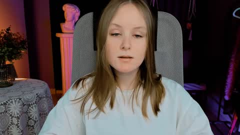 Snapshot of vivienleeigh chatting on 01/10/25, 04:20 Vivien online show from 01/10/25, 04:20