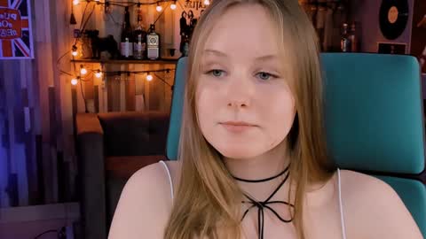 Snapshot of vivienleeigh chatting on 01/14/25, 08:37 Vivien online show from 01/14/25, 08:37