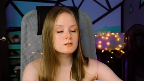 Snapshot of vivienleeigh chatting on 01/19/25, 06:32 Vivien online show from 01/19/25, 06:32