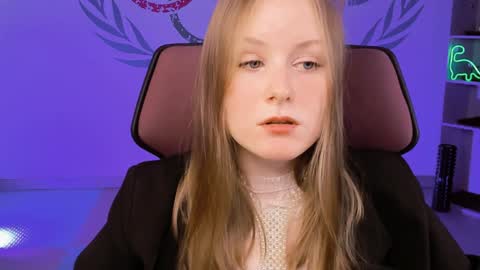 Snapshot of vivienleeigh chatting on 02/07/25, 02:04 Vivien online show from 02/07/25, 02:04