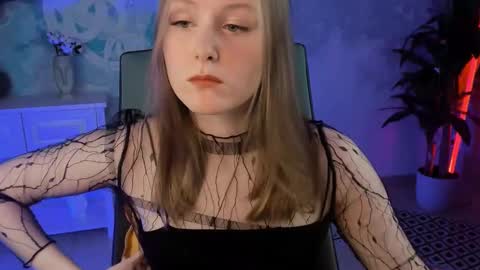 Snapshot of vivienleeigh chatting on 02/11/25, 01:09 Vivien online show from 02/11/25, 01:09