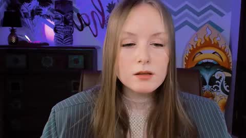 Snapshot of vivienleeigh chatting on 02/22/25, 12:19 Vivien online show from 02/22/25, 12:19