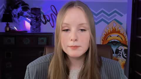 Snapshot of vivienleeigh chatting on 02/22/25, 03:25 Vivien online show from 02/22/25, 03:25