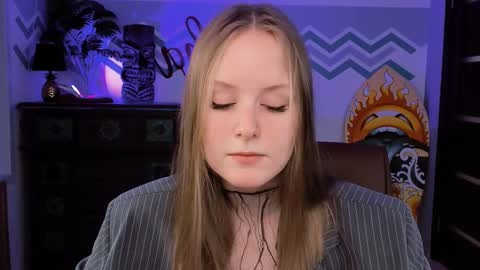 Snapshot of vivienleeigh chatting on 02/23/25, 09:11 Vivien online show from 02/23/25, 09:11