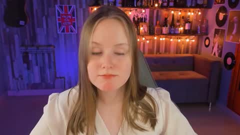 Snapshot of vivienleeigh chatting on 02/28/25, 05:37 Vivien online show from 02/28/25, 05:37