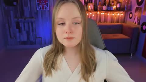 Snapshot of vivienleeigh chatting on 02/28/25, 08:39 Vivien online show from 02/28/25, 08:39