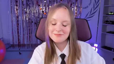 Snapshot of vivienleeigh chatting on 03/07/25, 08:22 Vivien online show from 03/07/25, 08:22