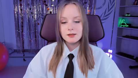 Snapshot of vivienleeigh chatting on 03/08/25, 06:16 Vivien online show from 03/08/25, 06:16