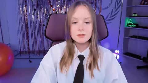 Snapshot of vivienleeigh chatting on 03/09/25, 12:09 Vivien online show from 03/09/25, 12:09