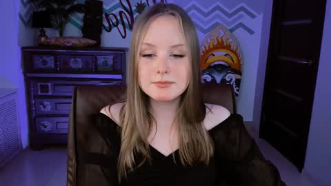 Snapshot of vivienleeigh chatting on 03/12/25, 07:28 Vivien online show from 03/12/25, 07:28