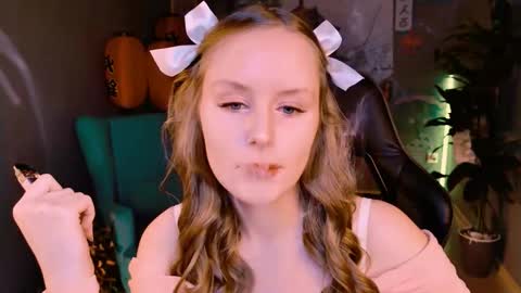 Snapshot of vivienleeigh chatting on 09/14/25, 09:08 Vivien online show from 09/14/25, 09:08