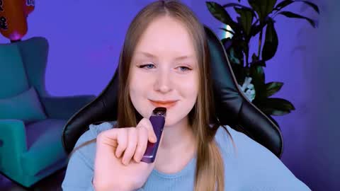 Snapshot of vivienleeigh chatting on 09/18/25, 11:12 Vivien online show from 09/18/25, 11:12