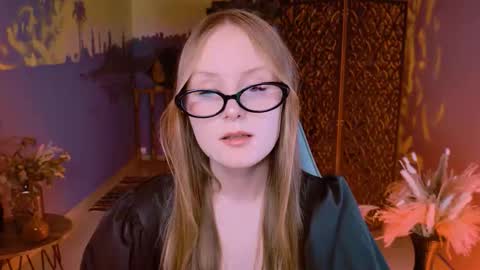 Snapshot of vivienleeigh chatting on 09/24/25, 03:15 Vivien online show from 09/24/25, 03:15