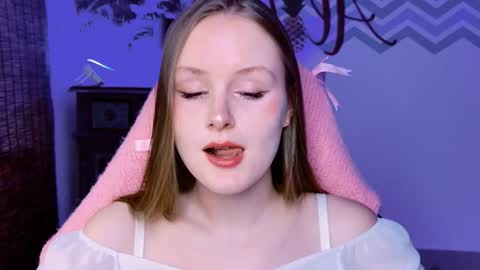 Snapshot of vivienleeigh chatting on 10/05/25, 01:31 Vivien online show from 10/05/25, 01:31